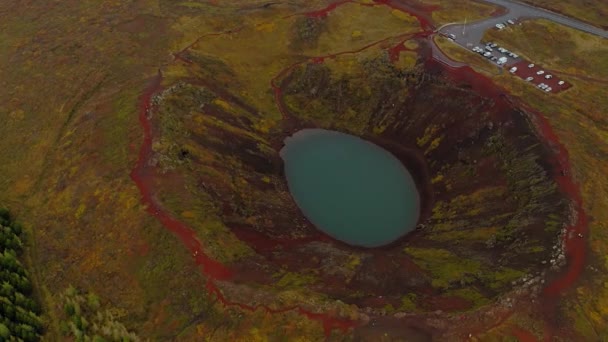 Luchtfoto rond gebied van vulkaankrater Kerio in IJsland — Stockvideo