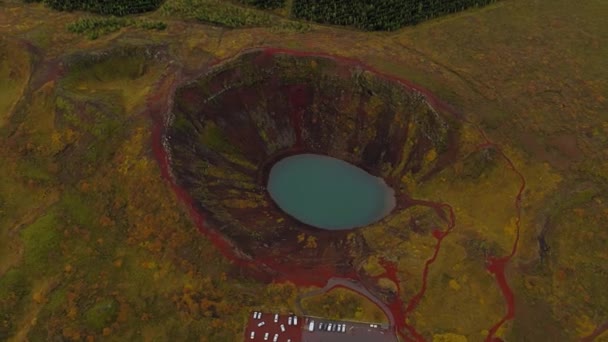 Veduta aerea intorno alla zona del cratere del vulcano Kerio in Islanda — Video Stock