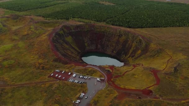 アイスランドのケリオ火山噴火口の周辺の空中ビュー — ストック動画