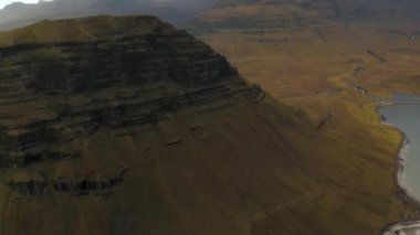 Kirkjufell Dağı, İzlanda 'nın hava aracı görüntüsü