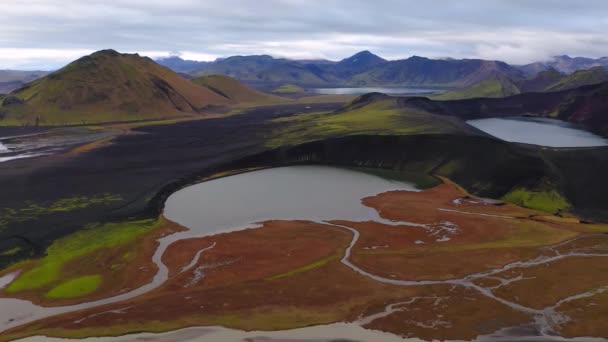 Luftutsikt over Oskjuvatn innsjø og fjell på Island Høylandsregionen – stockvideo