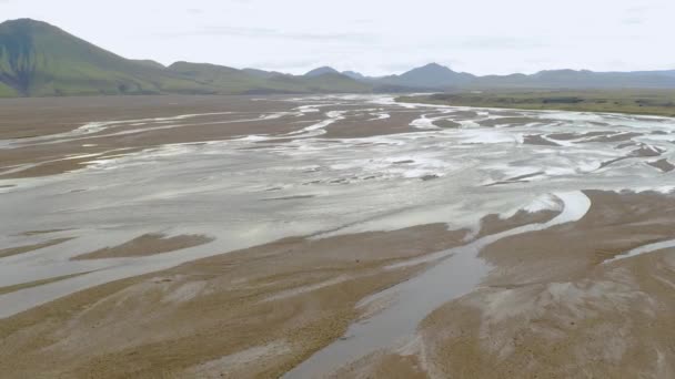 Aerial dari sistem sungai glasial di selatan Islandia — Stok Video