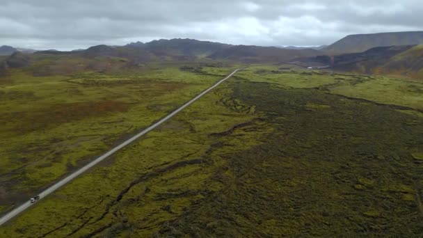 Luchtweg door Eldhraun lavavelden. IJsland. — Stockvideo