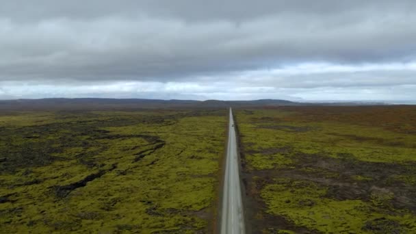 Carretera aérea a través de los campos de lava Eldhraun. Islandia . — Vídeo de stock