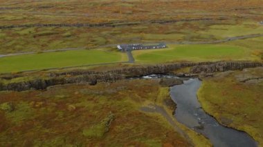İzlanda 'da küçük şelaleleri olan Sigoldugljufur kanyonunun hava görüntüsü