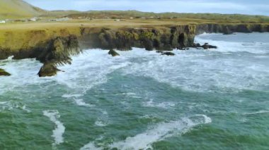 Uçurumlar ve Reynisdrangar kaya oluşumları, İzlanda