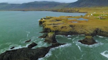 Uçurumlar ve Reynisdrangar kaya oluşumları, İzlanda