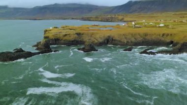 Uçurumlar ve Reynisdrangar kaya oluşumları, İzlanda