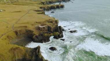 Uçurumlar ve Reynisdrangar kaya oluşumları, İzlanda