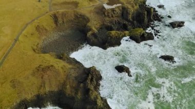 Uçurumlar ve Reynisdrangar kaya oluşumları, İzlanda