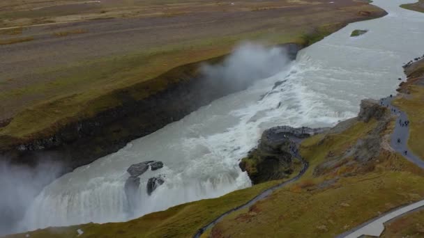 Εναέρια του καταρράκτη Godafoss. Είναι ένας από τους εντυπωσιακούς καταρράκτες στην Ισλανδία.. — Αρχείο Βίντεο