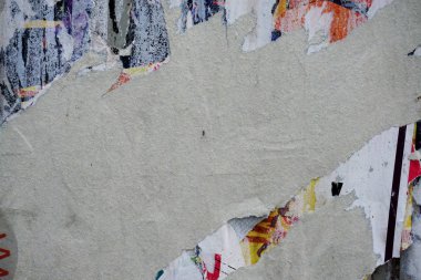 Metin için alan içeren soyut yırtık posterler