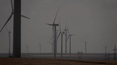 Yel değirmenleri sahada