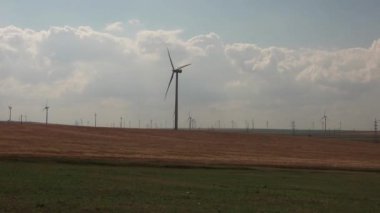 Yel değirmenleri sahada