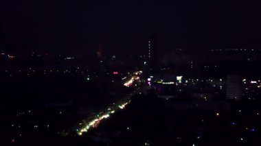 Gün batımında kalabalık Cluj Napoca şehir otoyollarının sahne çekimi