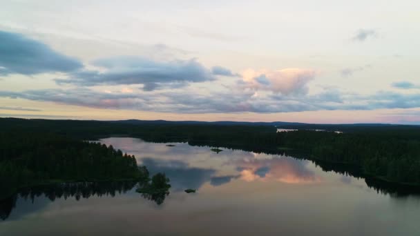 Drone Felvételek Felett Folyó Naplementekor — Stock videók