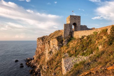 Antik kale Kavarna, Bulgaristan yakınındaki Kaliakra bir sabah görünümünü