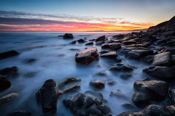 Después Del Atardecer Playa Rocosa Larga Exposición Paisaje Marino Después — Foto de Stock