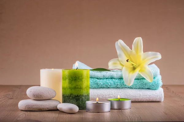 Decorazione Spa Con Candele Asciugamani Pietre Termali — Foto Stock