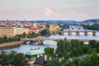 Güzel Prag ve köprüleri