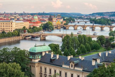 Güzel Prag ve köprüleri
