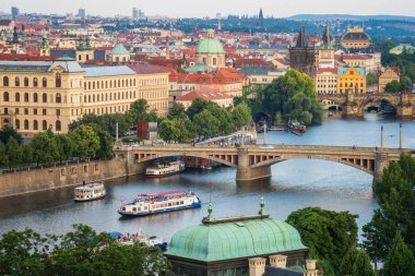 Güzel Prag ve köprüleri