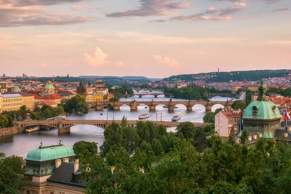 Красивая Прага и ее мосты — стоковое фото
