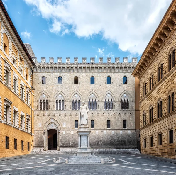 Het Piazza Salimbeni — Stockfoto