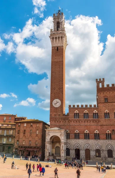 Siena Italië April 2019 Piazza Del Campo Siena Met Toeristen — Stockfoto