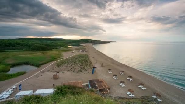 夕阳西下 空荡荡的荒滩 时间消逝了 位于黑海海岸和保加利亚维莱卡河河口的全景落日景观 是最美丽 最狂野的海滩之一 — 图库视频影像