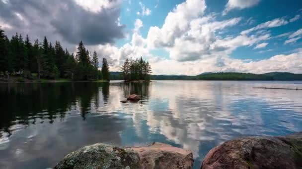 Time Lapse Con Bella Vista Estiva Del Lago Montagna Spostamento — Video Stock