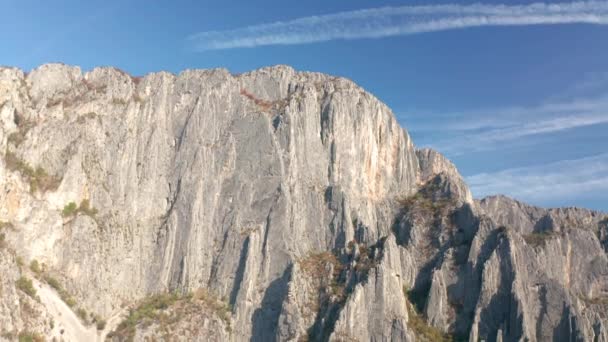 Drone Vlucht Rond Prachtige Steile Kliffen Vratsata Kloof Het Balkangebergte — Stockvideo