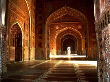 saray ve cami iç salonu endülüs