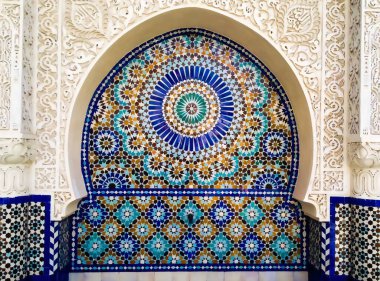 Fas girdabı mozaik dekorasyonu. Geleneksel Arap İslami cami motifi. Cami dekorasyonu ögesi