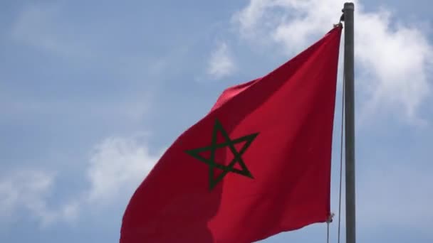 Ultra Hermosa Gran Bandera Marruecos Ondeando Viento Cielo Azul Con — Vídeo de stock