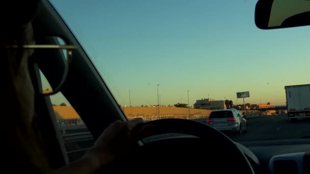 Sevilla Ağustos 2019 Ultra Arabayı Kullanan Direksiyondaki Kişinin Ellerini Yakın — Stok video