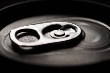 Soğuk soda açılmamış olabilir. Aşırı şekerli soğuk meşrubatlar, kapalı. Sağlıklı değil. Soğuk içecekler.