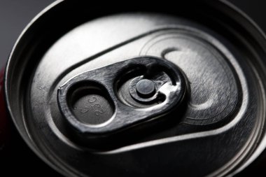 Soğuk soda açılmamış olabilir. Aşırı şekerli soğuk meşrubatlar, kapalı. Sağlıklı değil. Soğuk içecekler.