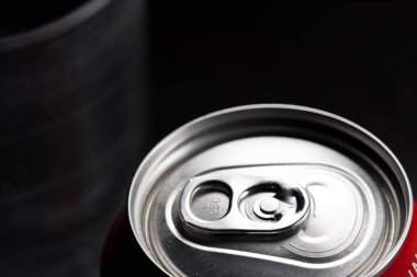 Soğuk soda açılmamış olabilir. Aşırı şekerli soğuk meşrubatlar, kapalı. Sağlıklı değil. Soğuk içecekler.