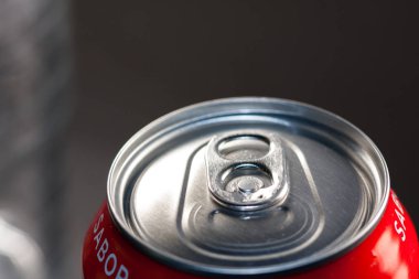 Soğuk soda açılmamış olabilir. Aşırı şekerli soğuk meşrubatlar, kapalı. Sağlıklı değil. Soğuk içecekler.