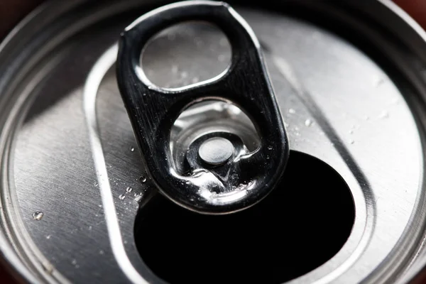 Açık soğuk soda cam hizmet verebilir. Aşırı şekerli soğuk meşrubatlar. Sağlıklı değil. Soğuk içecekler.