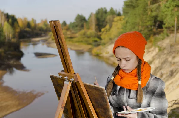 Chica Pintando Paisaje —  Fotos de Stock