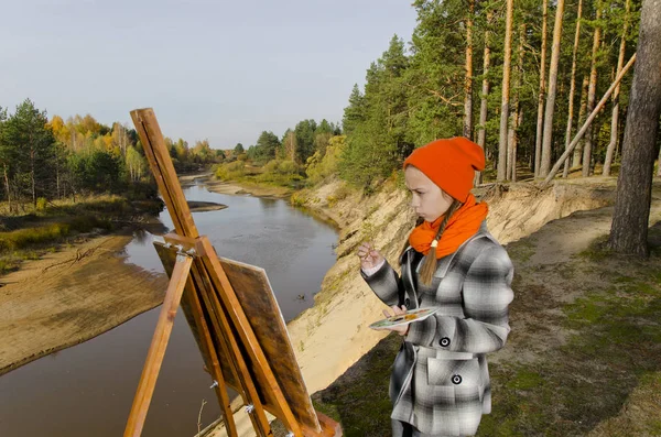 Girl Painting Landscape — Stock Photo, Image