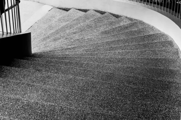 公園内の階段 白と黒の色調 — ストック写真