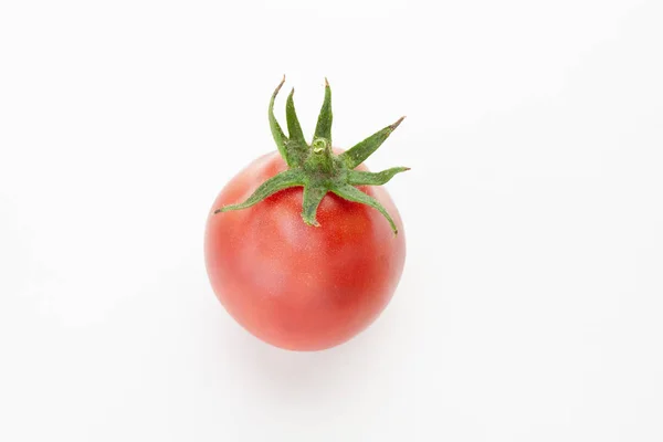 Tomate Rojo Solo Del Jardín Sobre Fondo Blanco — Foto de Stock