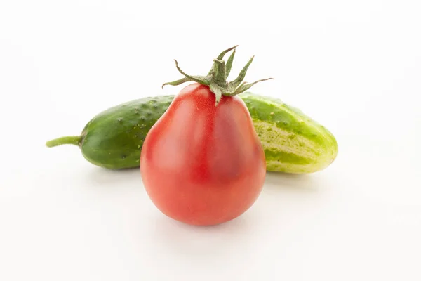 Pepino Verde Tomate Rojo Solo Del Jardín Sobre Fondo Blanco — Foto de Stock