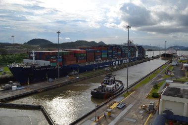 Miraflores Panama kanalına kilitlendi