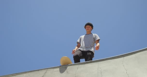 Young Hipster Man Practicing Skateboarding Skatepark — Stock Video