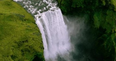 Skogafoss şelale South Iceland'deki / daki şaşırtıcı havadan görünümü