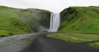 Skogafoss şelale South Iceland'deki / daki şaşırtıcı havadan görünümü